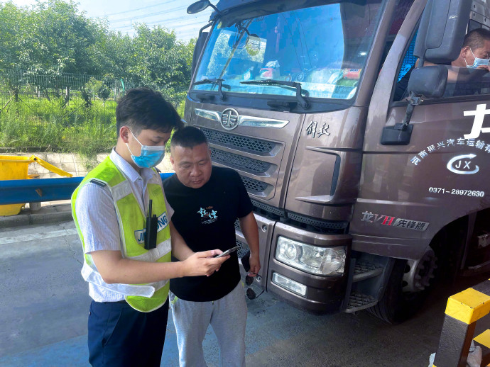 綠通服務(wù)升級(jí)保障路網(wǎng)順暢